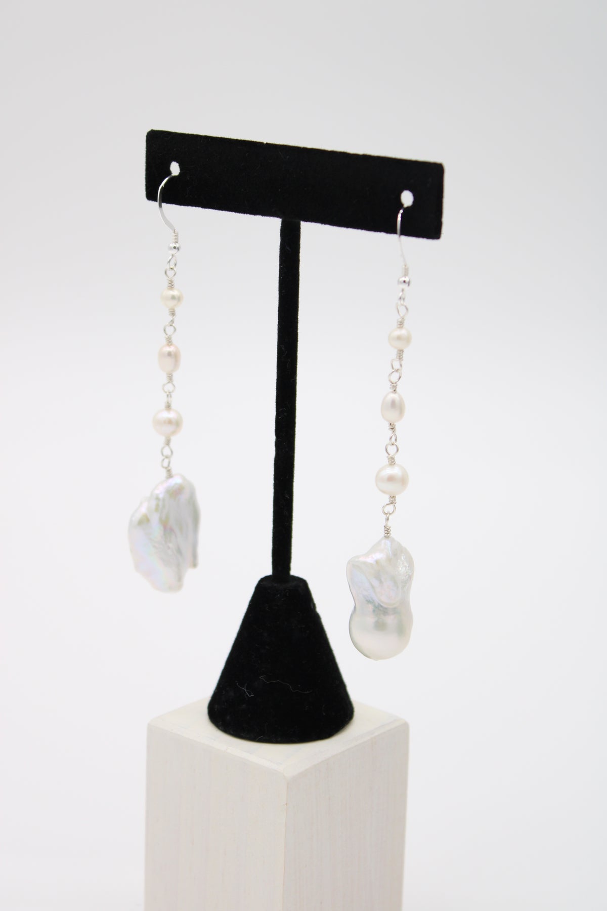 Lily Pearl Earrings