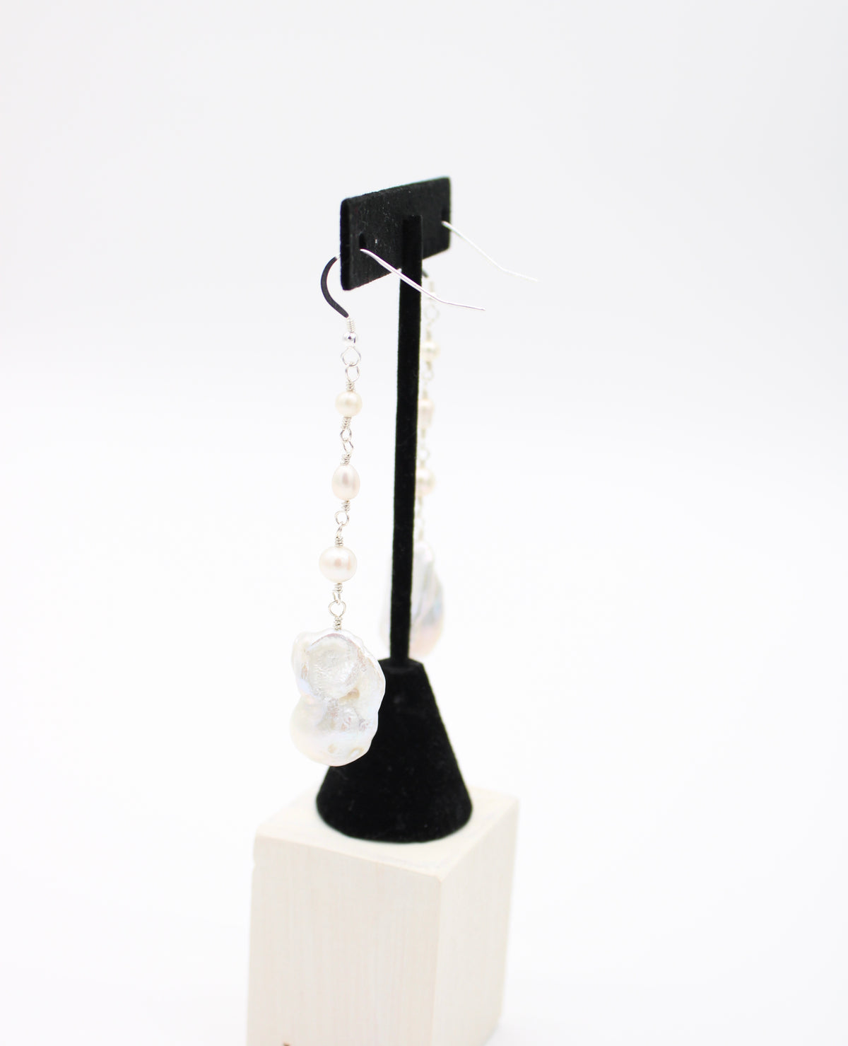 Lily Pearl Earrings