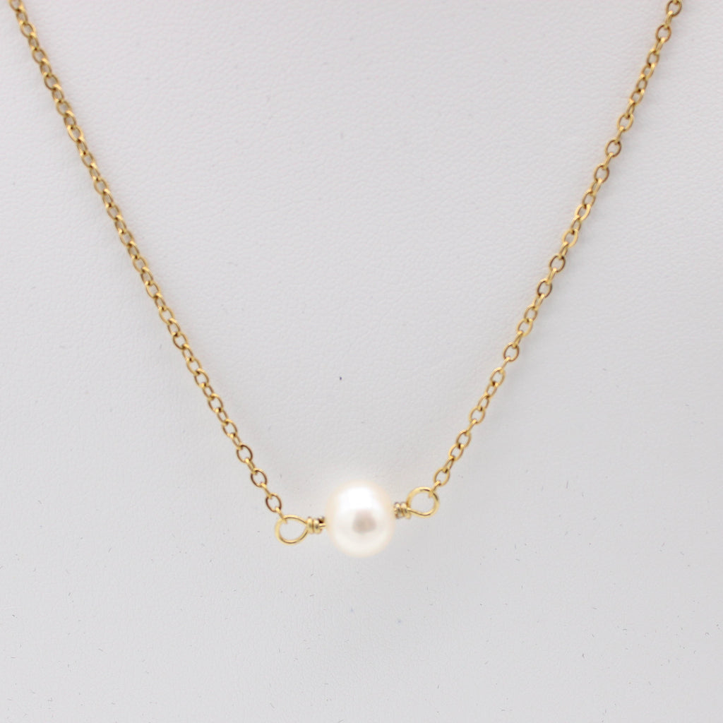 Solitaire Pearl Necklace