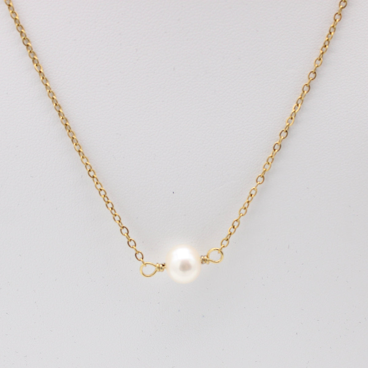 Solitaire Pearl Necklace